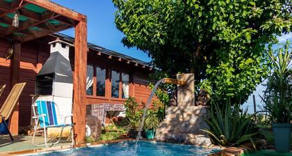 Chalé c/ Ar-Condicionado, Piscina e Churrasqueira