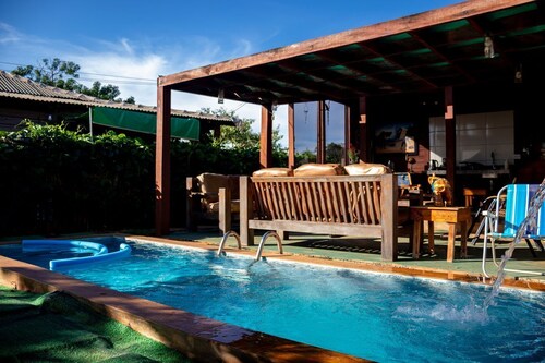 Chalé c/ Ar-Condicionado, Piscina e Churrasqueira