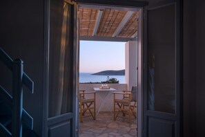 Dining - Velithra Maisonette, Divine Sea Views, Furnished Terrace, Antiparos (Antiparos)