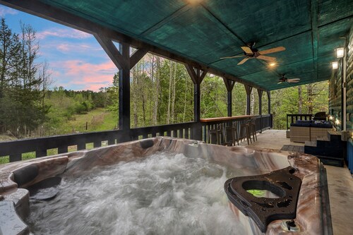 Cabin for 8 w/ Hot Tub in Broken Bow | Starview