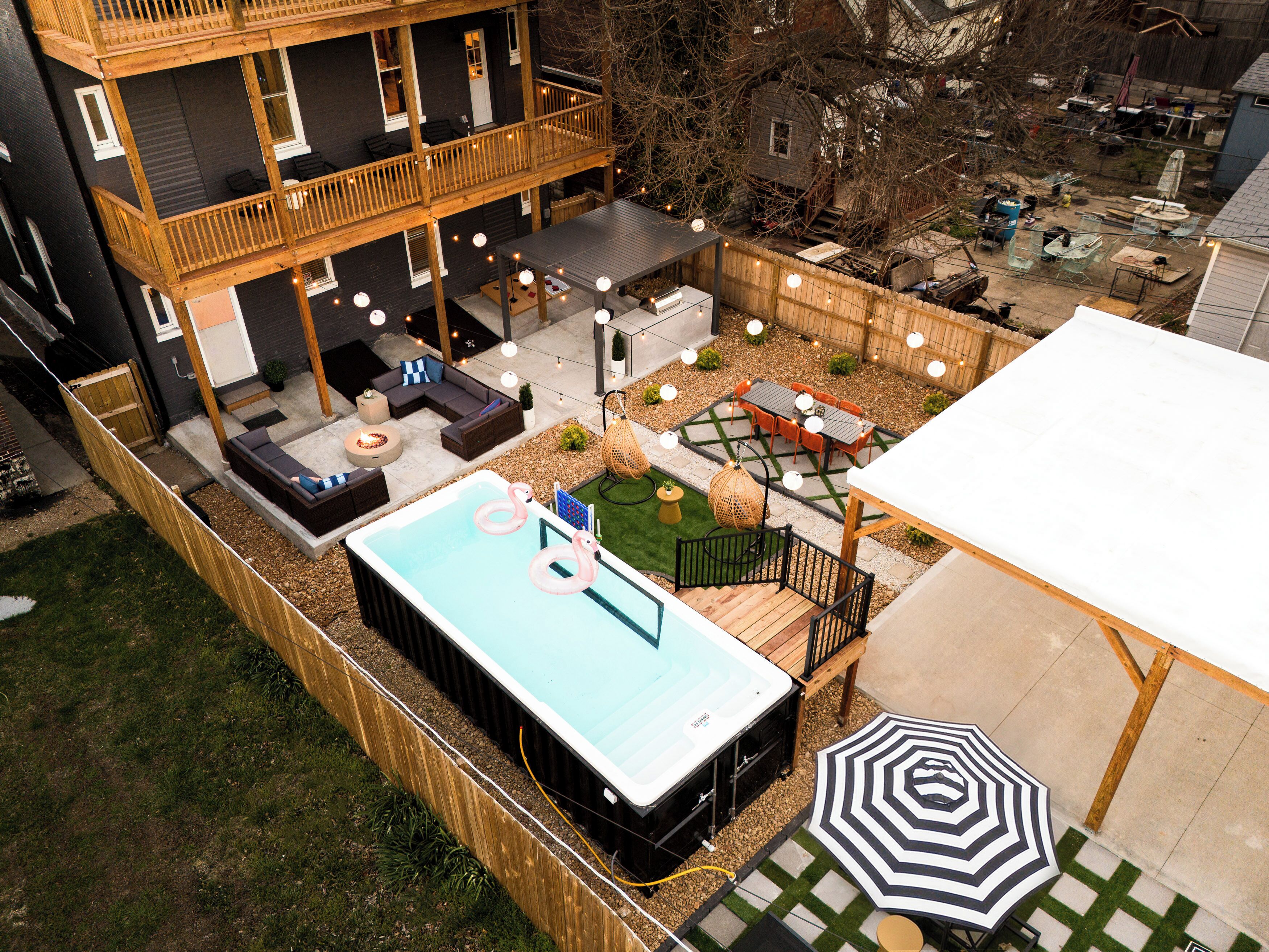 สระว่ายน้ำ