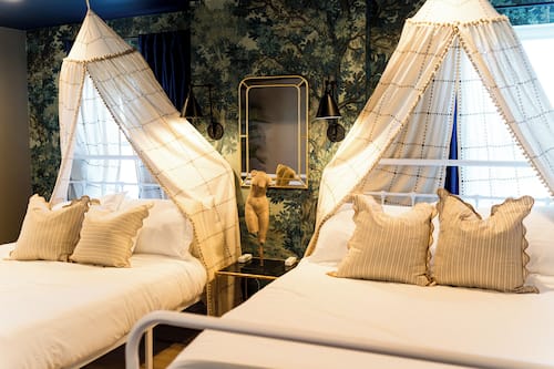 Luxury House, Multiple Bedrooms, Non Smoking, Private Pool | Iron/ironing board