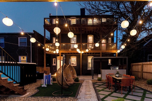 StayAtlas Retreat w/ Pool, Gym, Sauna, Games, BBQ