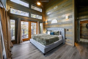 4 Schlafzimmer, Schreibtisch, Bügeleisen/Bügelbrett, WLAN