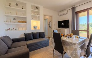 Living area - [Olbia] Modern House with Veranda, A/C and Parking (Olbia)