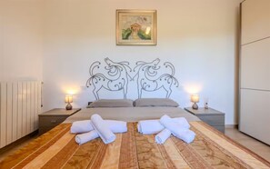 Iron/ironing board, bed sheets - [Olbia] Modern House with Veranda, A/C and Parking (Olbia)