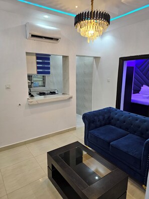 Superior Studio Suite, City View | Living area - VINCHEE SUITES (Lagos)