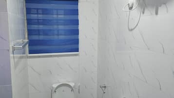 Superior Studio Suite, City View | Bathroom