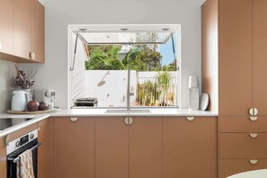 Fridge, microwave, oven, stovetop - La Casita l Mexican-Inspired Villa with Pool (Warana)