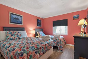 2 bedrooms, iron/ironing board, travel cot, WiFi - Hawaiian Village 306 - Waikiki (Ocean City)