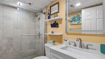 Douche, serviettes fournies, shampoing
