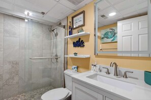 Dusche, Handtücher, Shampoo