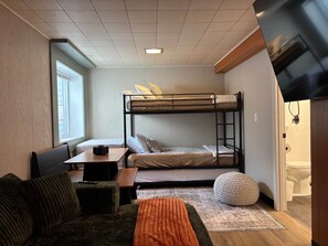 3 makuuhuonetta, silitysrauta/-lauta, Wi-Fi, vuodevaatteet