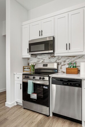 Private kitchen - All New Beautiful New Build, Come and See! (Commerce)