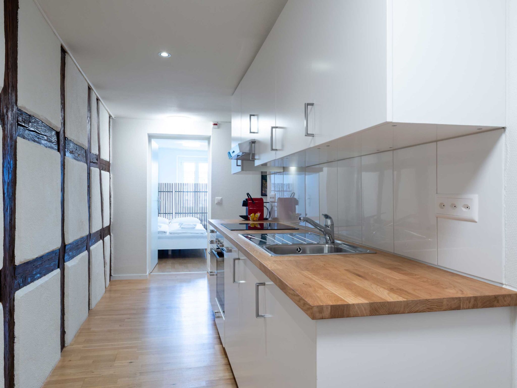 Refrigerador, horno, lavavajillas y utensilios de cocina 