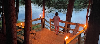  1-bedroom off grid cabin in serene Woodville perfect for relaxing getaway