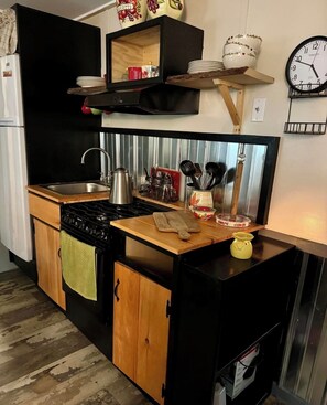 Private kitchen -  1-bedroom off grid cabin in serene Woodville perfect for relaxing getaway (Woodville)