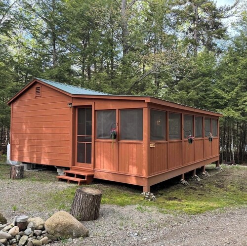  1-bedroom off grid cabin in serene Woodville perfect for relaxing getaway