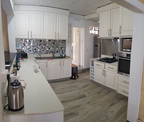 Fridge, microwave, oven, stovetop - Wake up to the sound of waves. Enjoy your 13 m private pool. Watch the sunsets. (Flic en flac)
