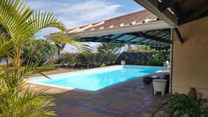 Pool - Wake up to the sound of waves. Enjoy your 13 m private pool. Watch the sunsets. (Flic en flac)