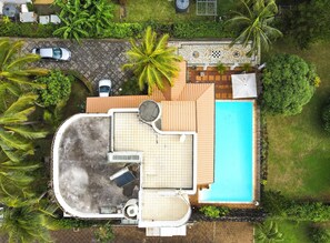Pool - Wake up to the sound of waves. Enjoy your 13 m private pool. Watch the sunsets. (Flic en flac)