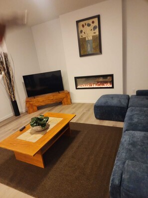 Living area - Edmonton Executive Suite in Prime Location (Edmonton)