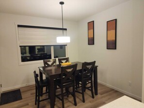 Dining - Edmonton Executive Suite in Prime Location (Edmonton)