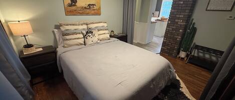 Iron/ironing board, WiFi, bed sheets