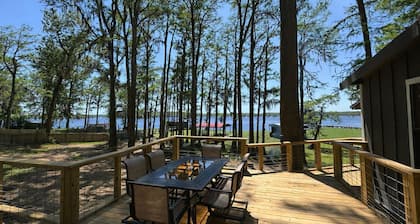 Canvasback Cove on Caddo Lake - Lakefront pet friendly cabin in Jefferson, Tx