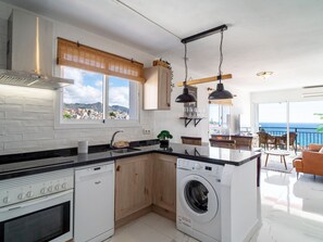 Kühlschrank, Mikrowelle, Ofen, Geschirrspüler