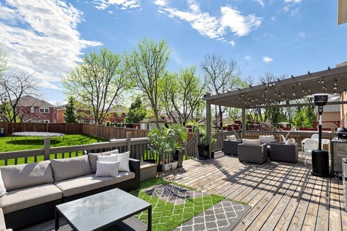 Chic 2BR Suite Stylish Stay w/ Kitchen + Backyard