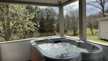 Bain à remous extérieur