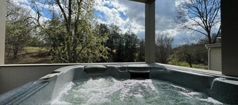 Frog Hollow Cabin: Private Hot Tub | Fire Pit
