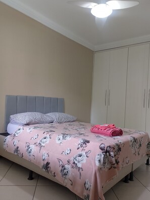 2 chambres, fer et planche à repasser, Wi-Fi, literie fournie