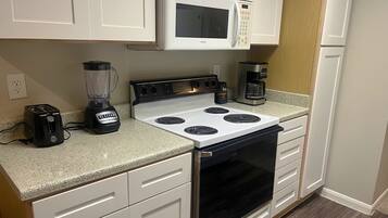 Coffee/tea maker, fridge, microwave, oven