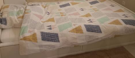 2 bedrooms, iron/ironing board, WiFi, bed sheets