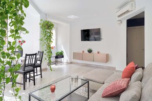 TV, offices - Native Quarter Malaga Centro (Málaga)