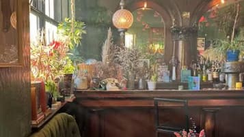 Bar (in der Unterkunft)