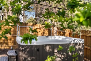 Outdoor spa tub - Highland Mesa Townhome (Flagstaff)