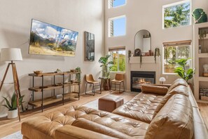 Fernseher, Kamin, Videospiele, Stereoanlage