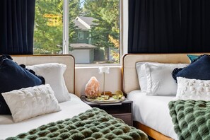 2 Schlafzimmer, Schreibtisch, Bügeleisen/Bügelbrett, Reisekinderbett