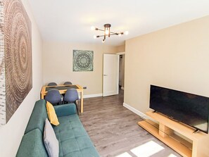 Apartment, 2 Bedrooms, City View | Living area - Harbour View Apartments Portsmouth (Portsmouth)