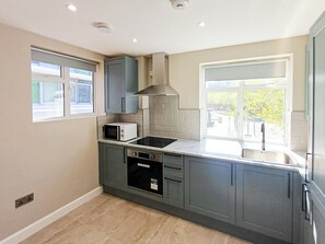 Apartment, 2 Bedrooms, City View | Private kitchen - Harbour View Apartments Portsmouth (Portsmouth)