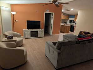 Living area - SUNDIAL RETREAT 3BR/2B House with EV Charging, Hot tub, Large Deck, and Firepit (Sedona)