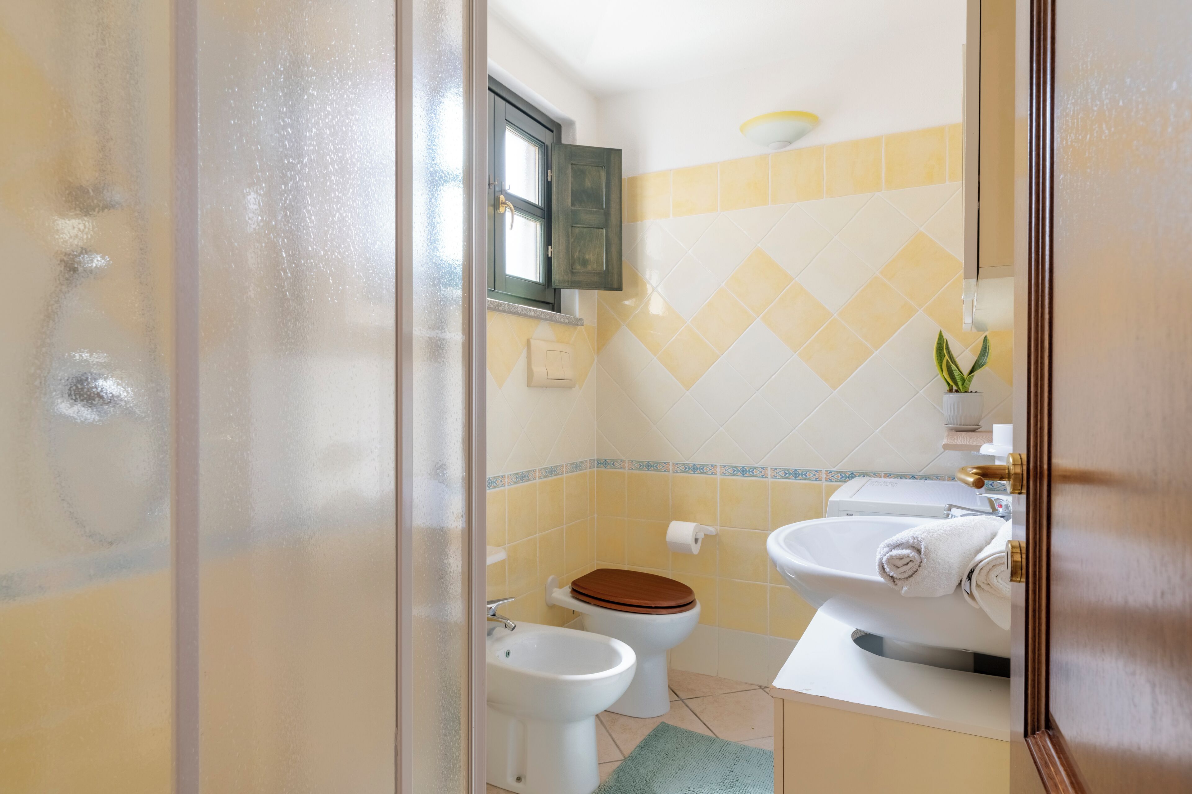 Dusche, Haartrockner, Bidet, Handtücher