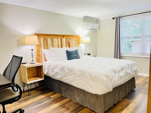 Peaceful 1BR Corporate Apt - Travelers, Contractors & Medical Pros Welcome
