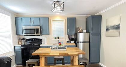 Peaceful 1BR Corporate Apt - Travelers, Contractors & Medical Pros Welcome