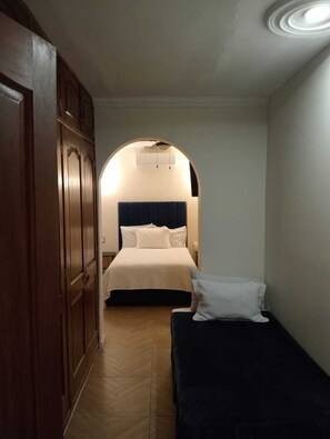 Kolmen hengen superior-huone