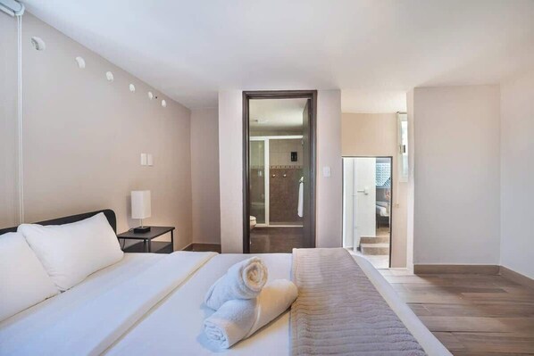 5 slaapkamers, een strijkplank/strijkijzer, wifi, beddengoed
