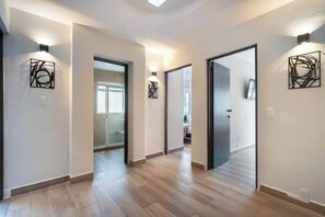 Interior - Stylish Home with Arcade Game & Private Patio (Ciudad de México)